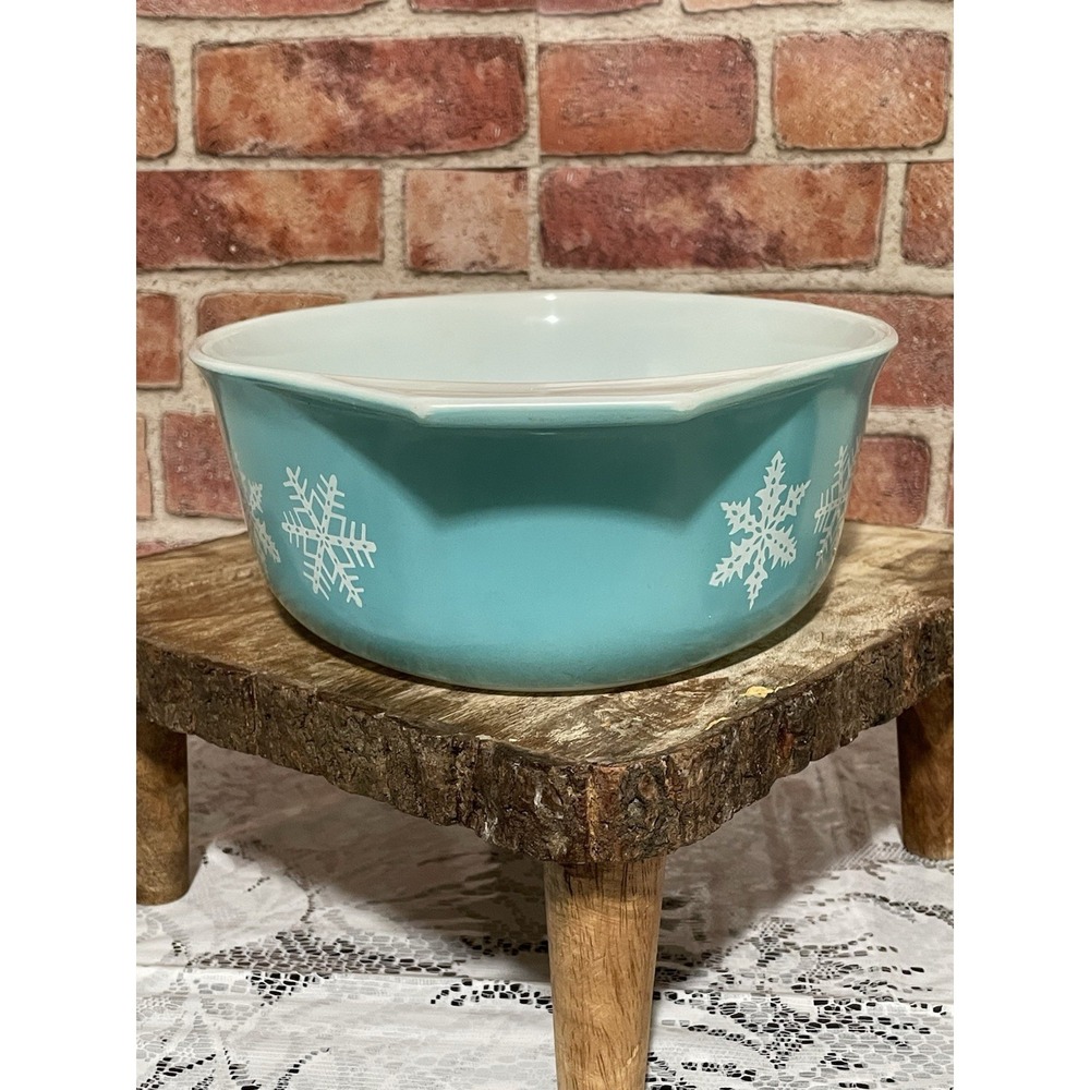 Vintage Pyrex Casserole Baking Dish Turquoise Snowflake 1-1/2 Qt 043 Oval No Lid - Picture 2 of 9